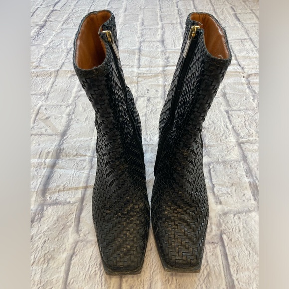 Souliers Martinez Black Leather Woven Booties - Picture 2 of 4